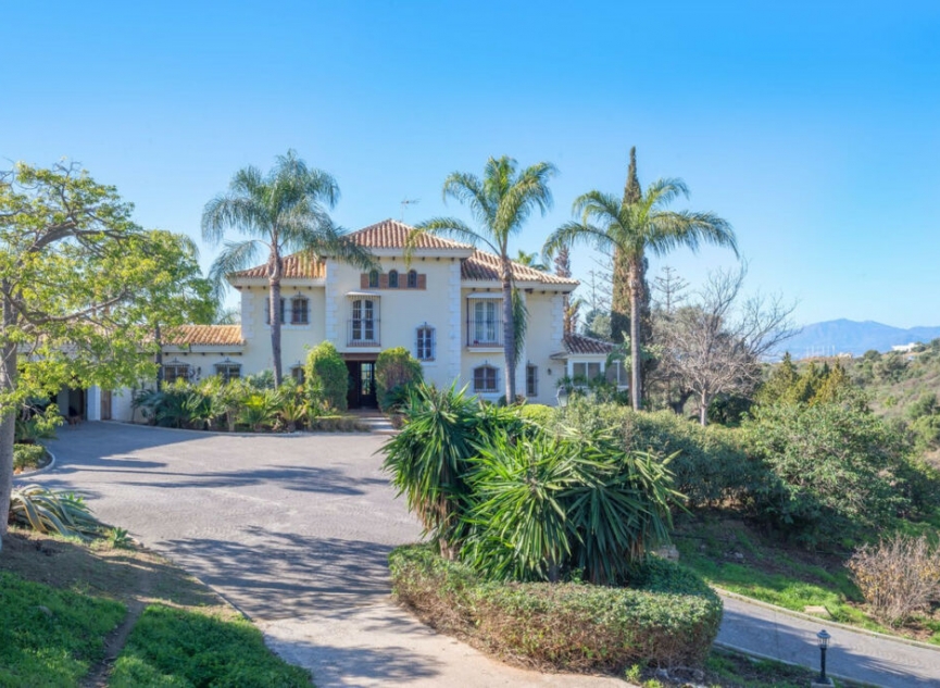 Resale - House -
Altos de los Monteros