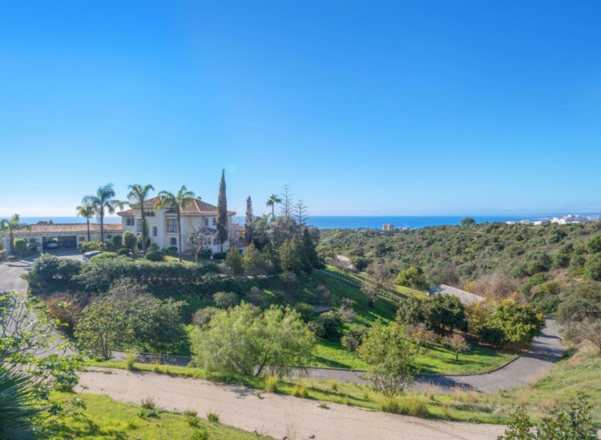 Resale - House -
Altos de los Monteros