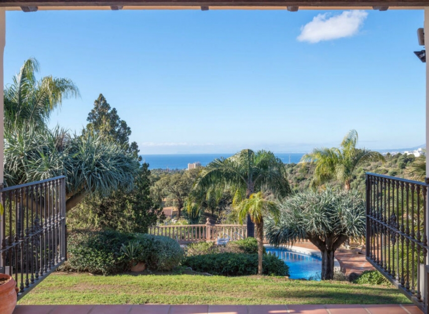 Resale - House -
Altos de los Monteros