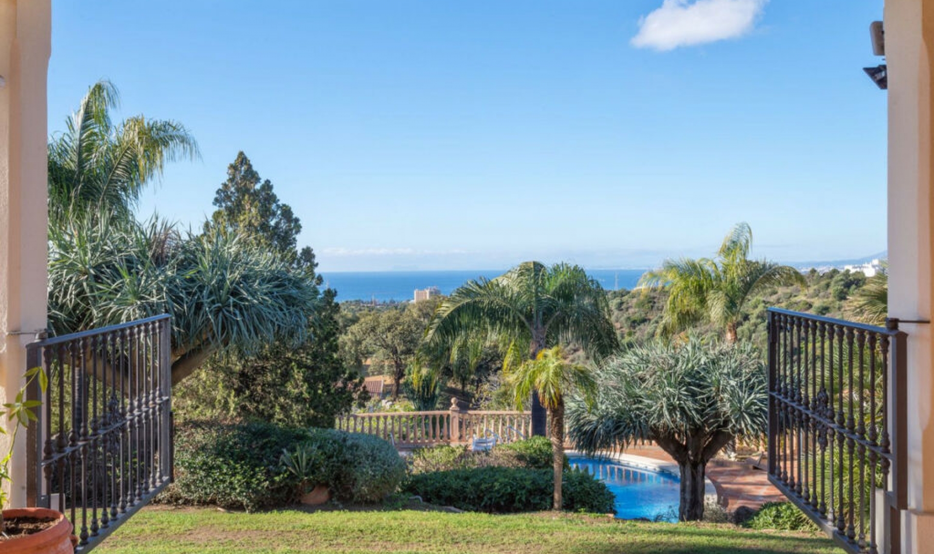 Resale - House -
Altos de los Monteros