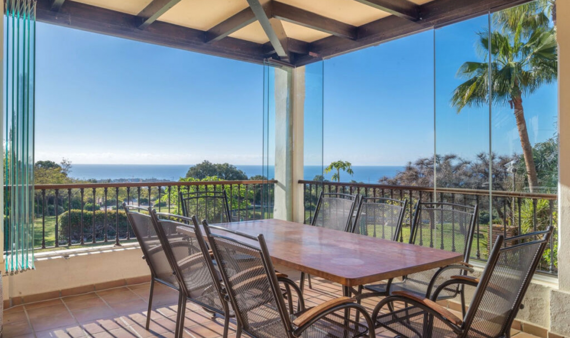 Resale - House -
Altos de los Monteros