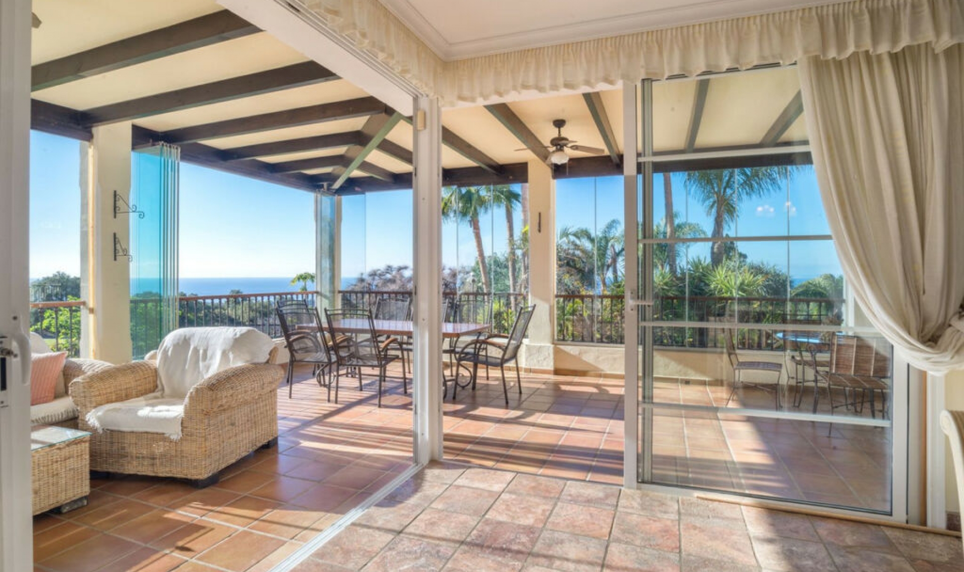 Resale - House -
Altos de los Monteros