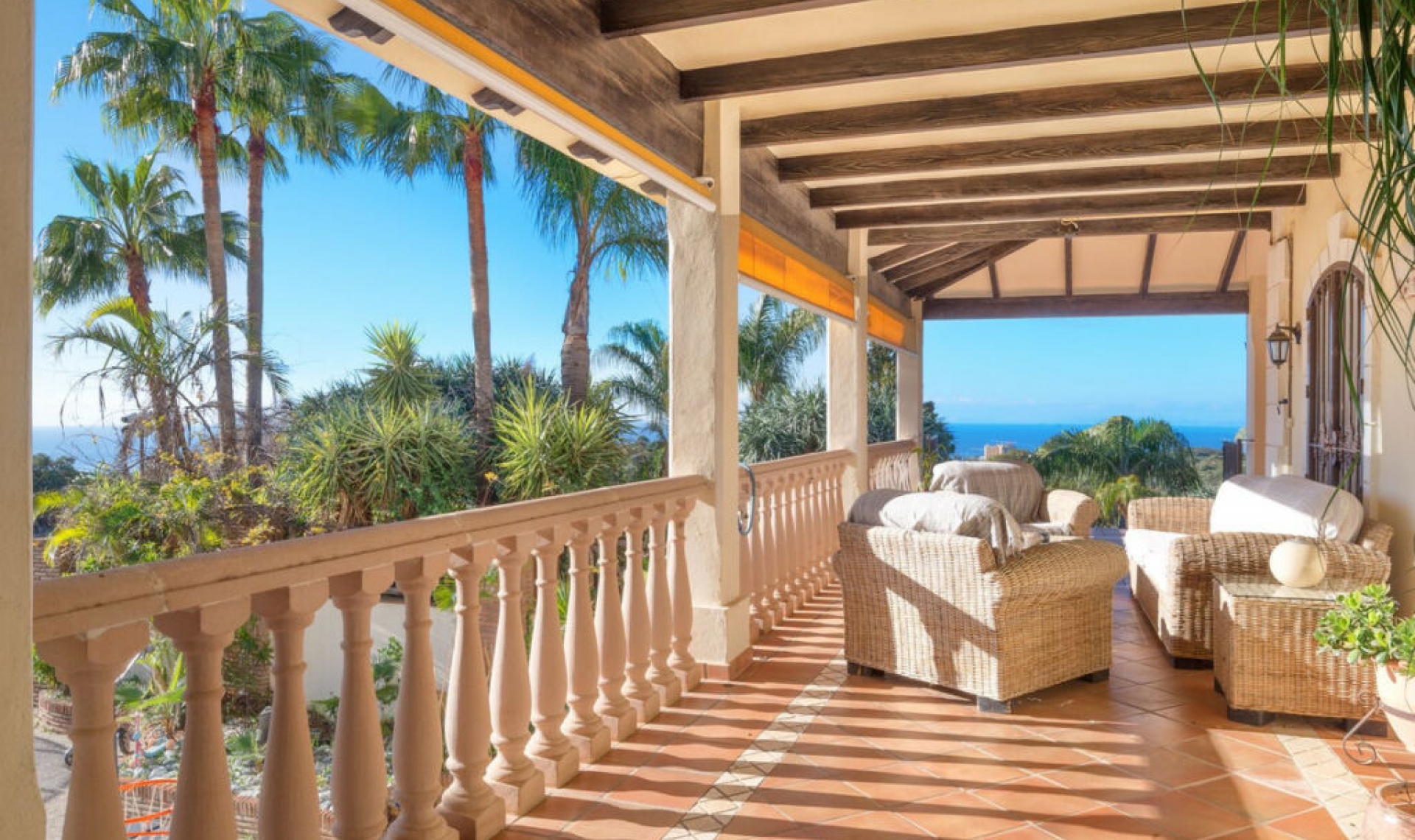 Resale - House -
Altos de los Monteros