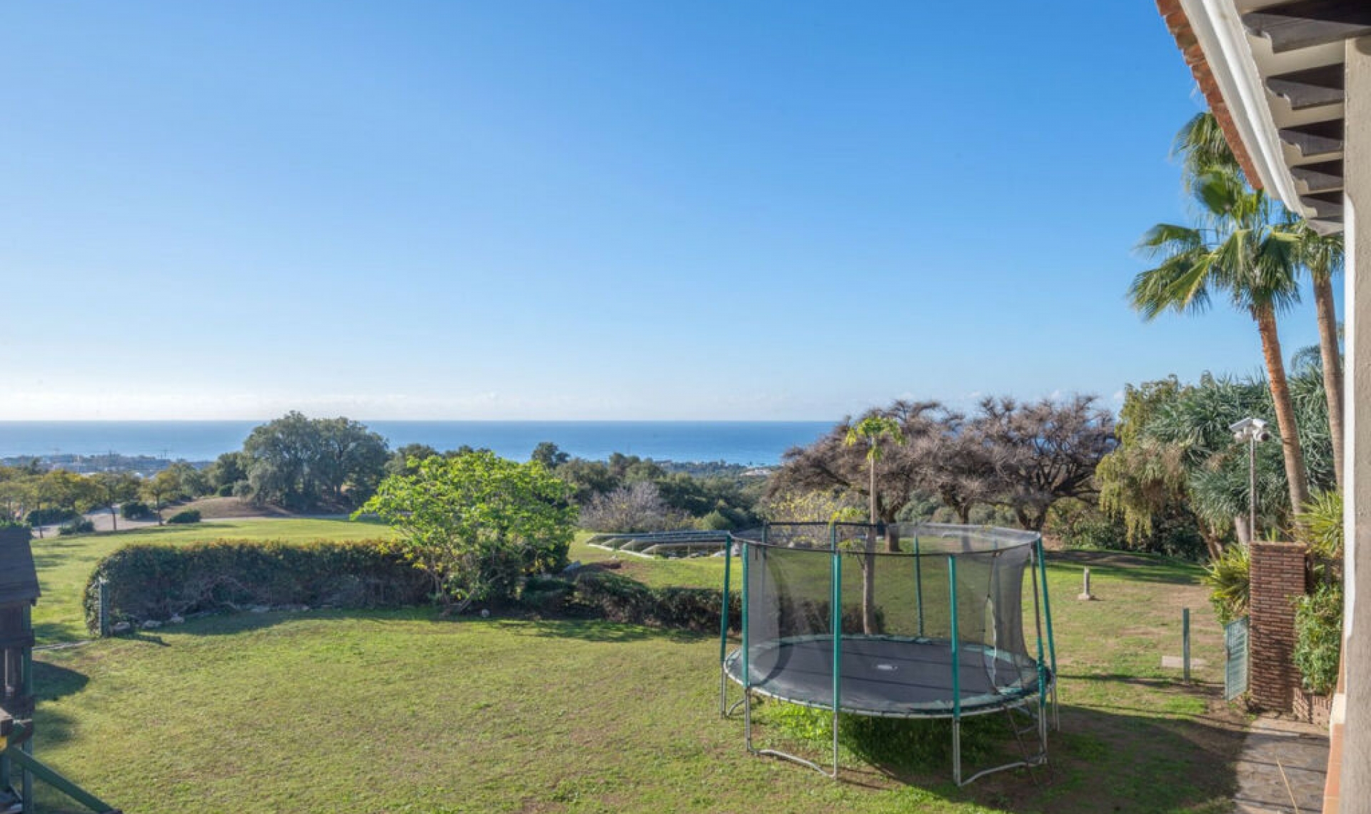 Resale - House -
Altos de los Monteros