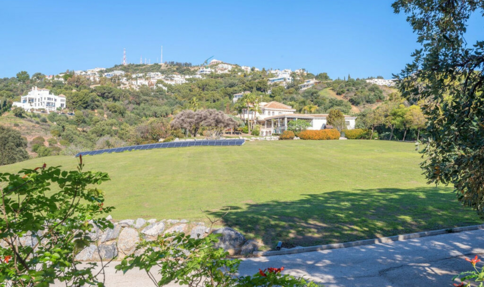 Resale - House -
Altos de los Monteros