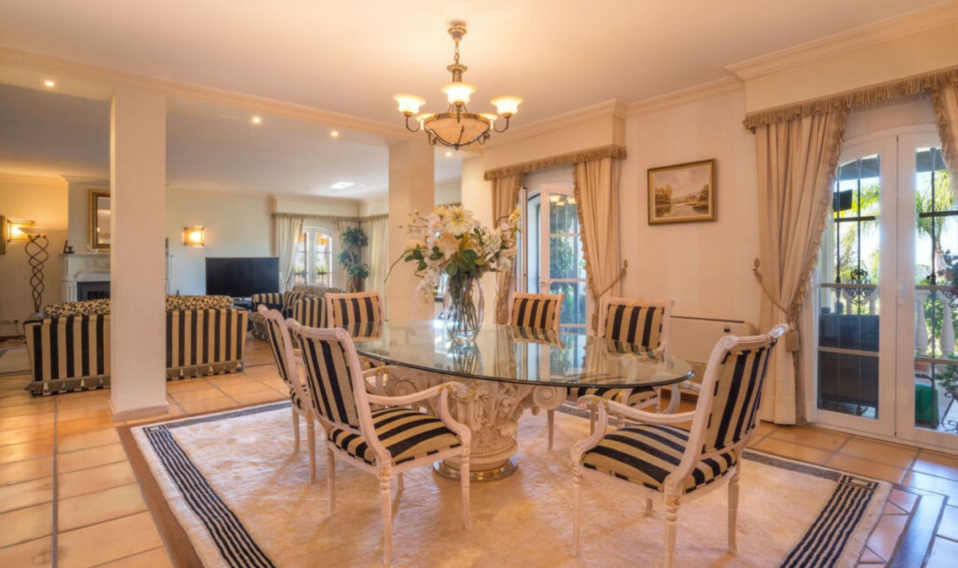 Resale - House -
Altos de los Monteros