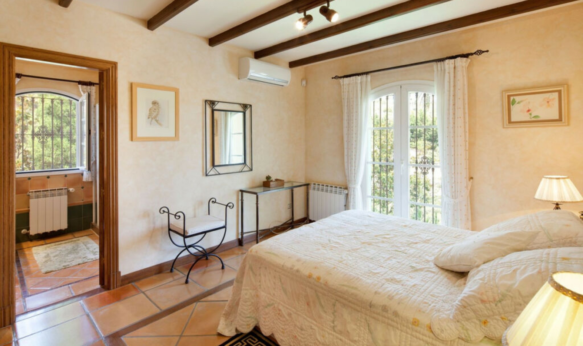 Resale - House -
Altos de los Monteros