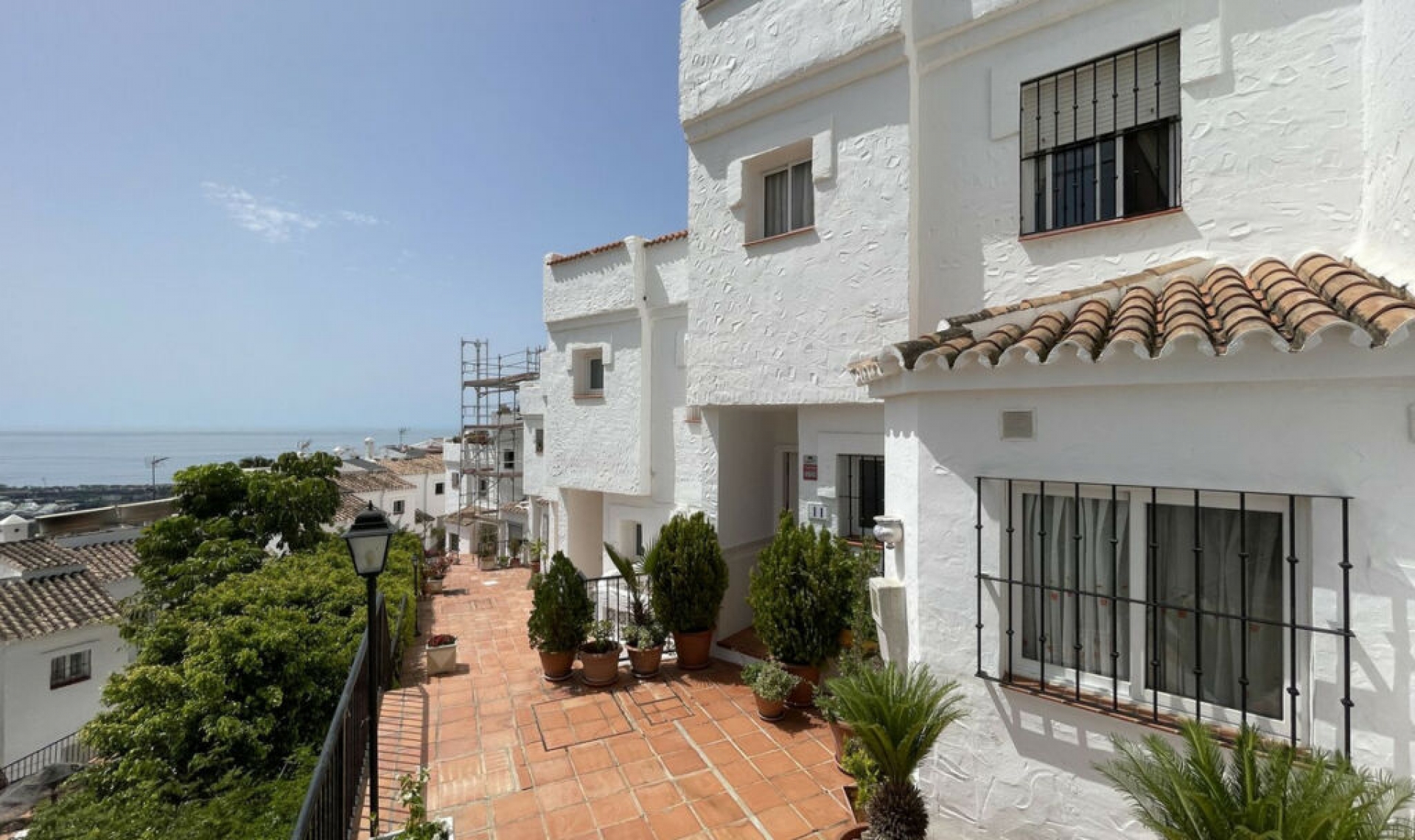 Resale - House -
Altos de los Monteros