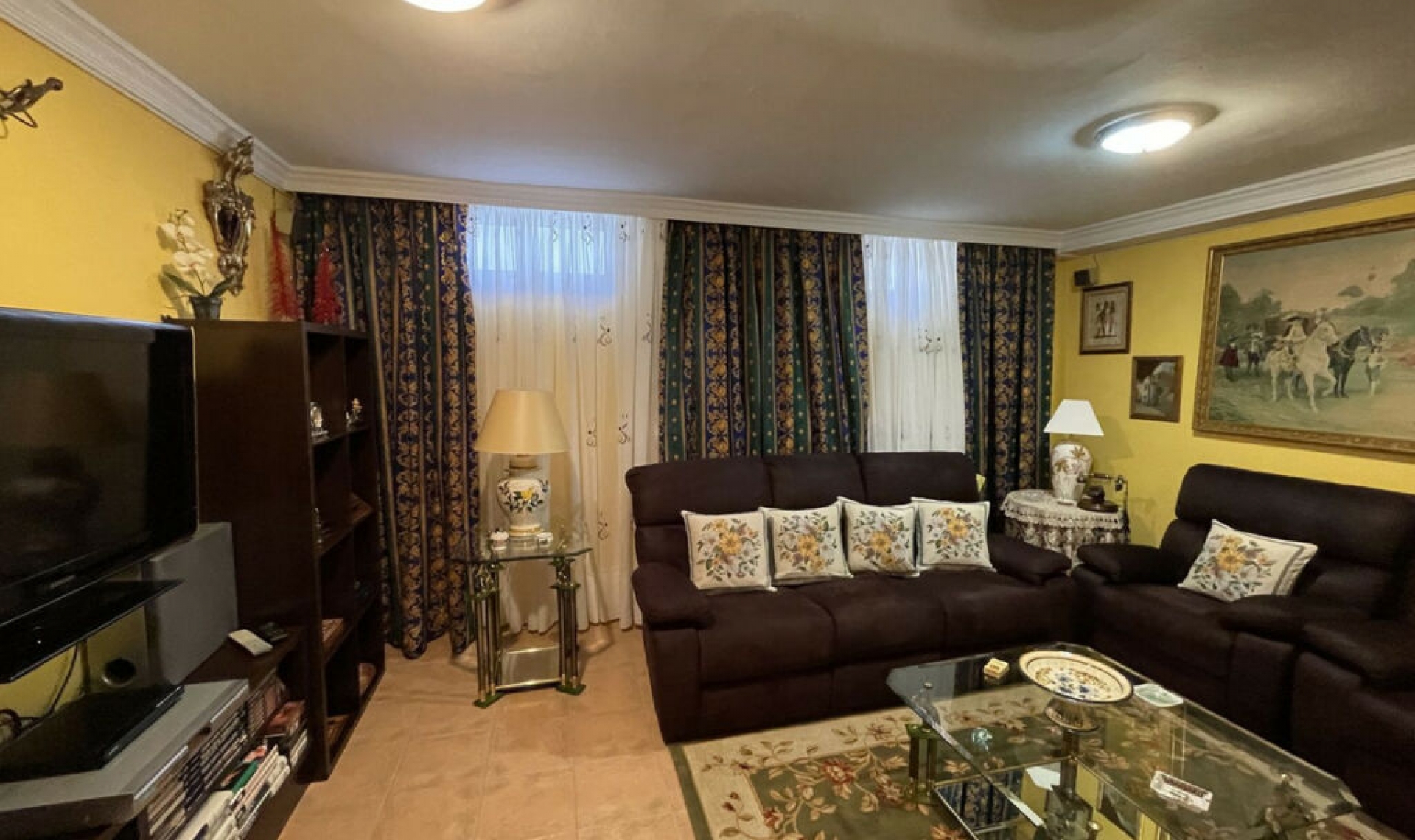 Resale - House -
Altos de los Monteros