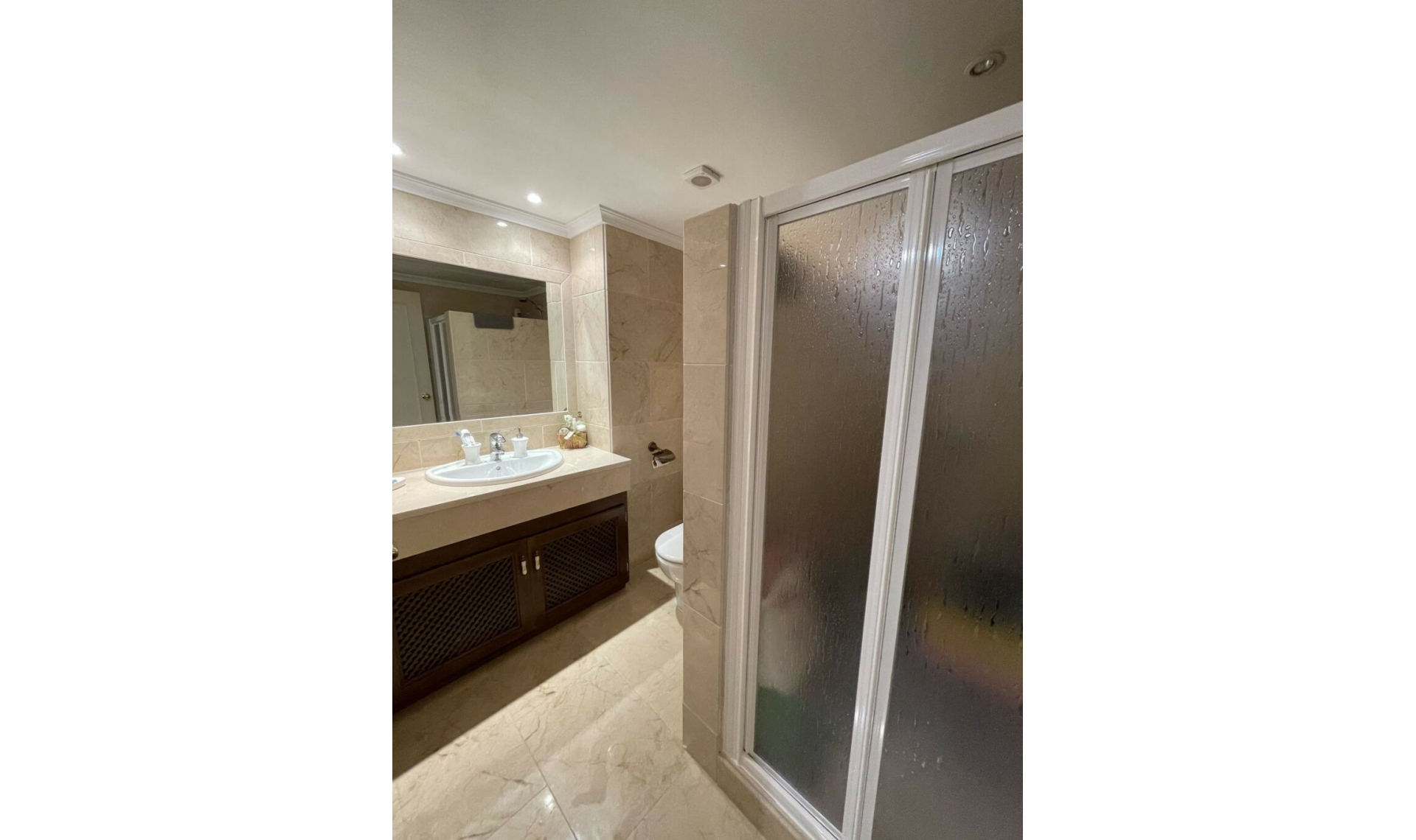 Resale - House -
Altos de los Monteros