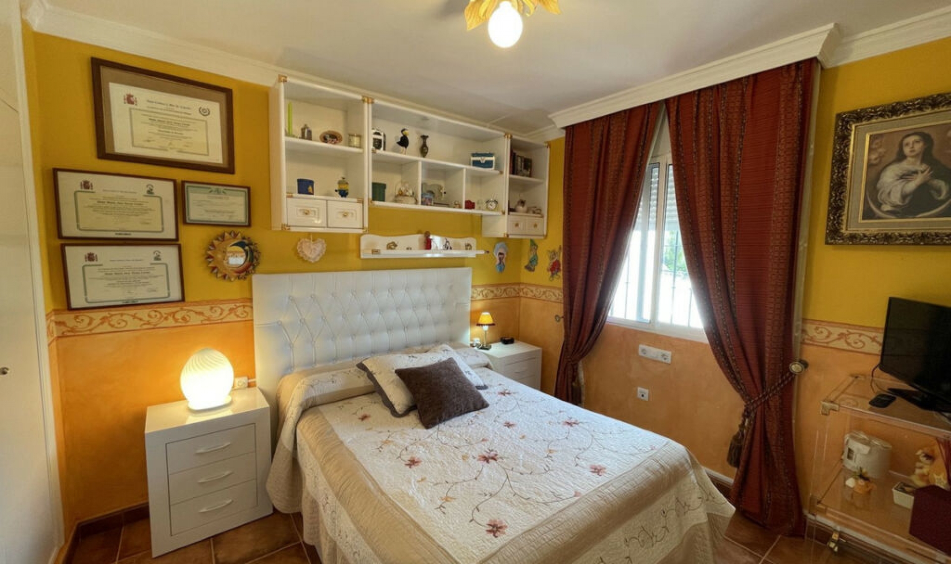 Resale - House -
Altos de los Monteros