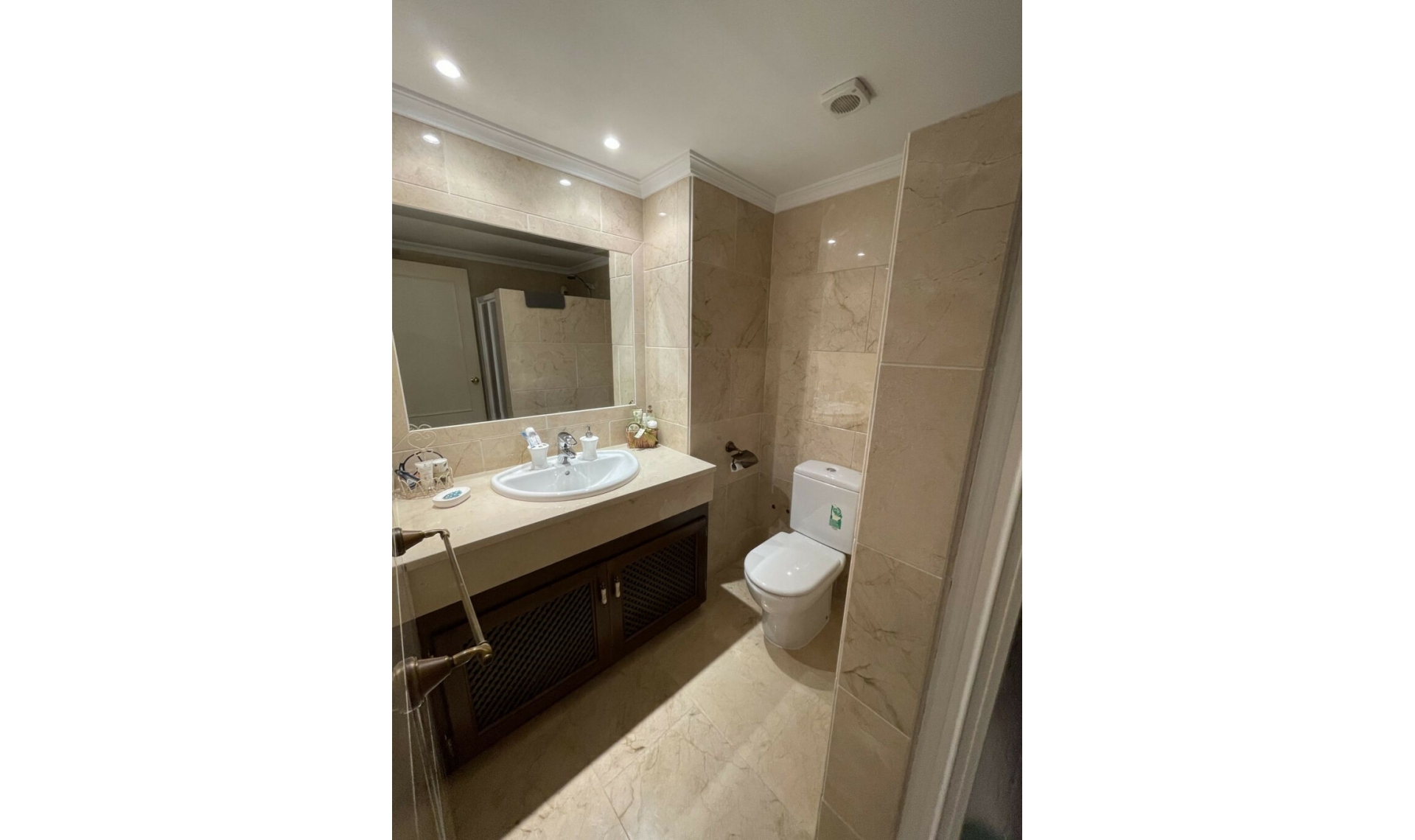 Resale - House -
Altos de los Monteros