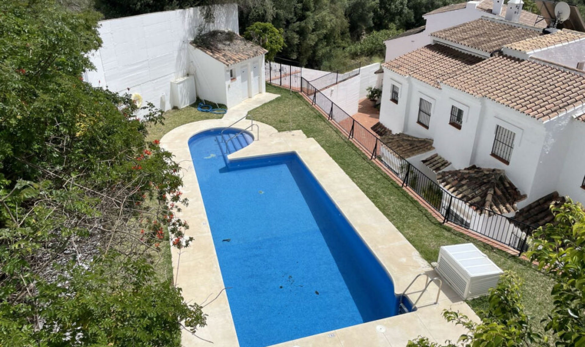 Resale - House -
Altos de los Monteros