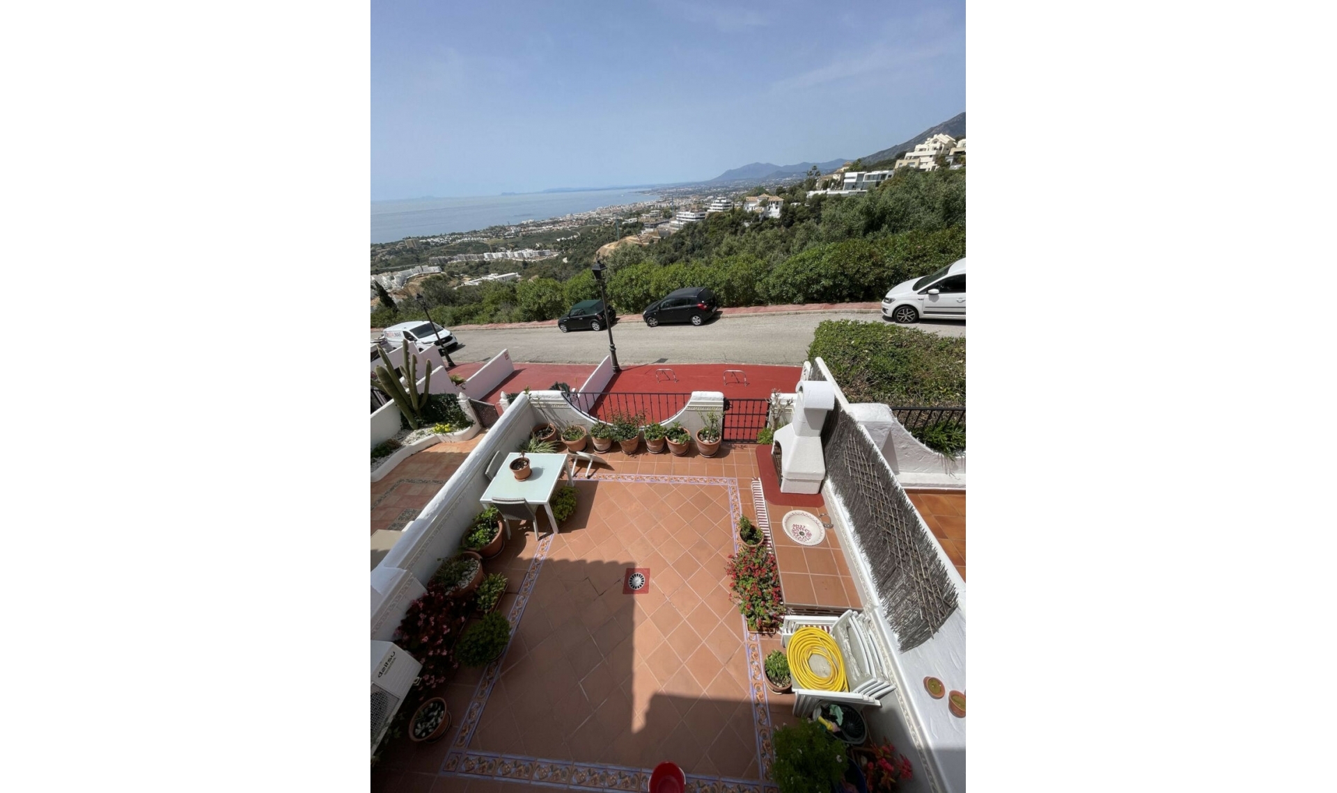 Resale - House -
Altos de los Monteros