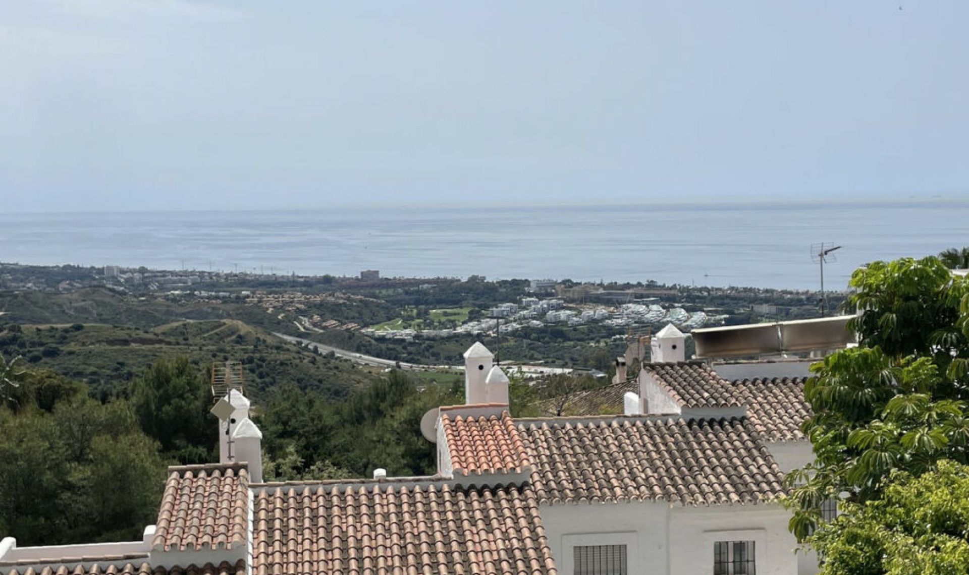 Resale - House -
Altos de los Monteros
