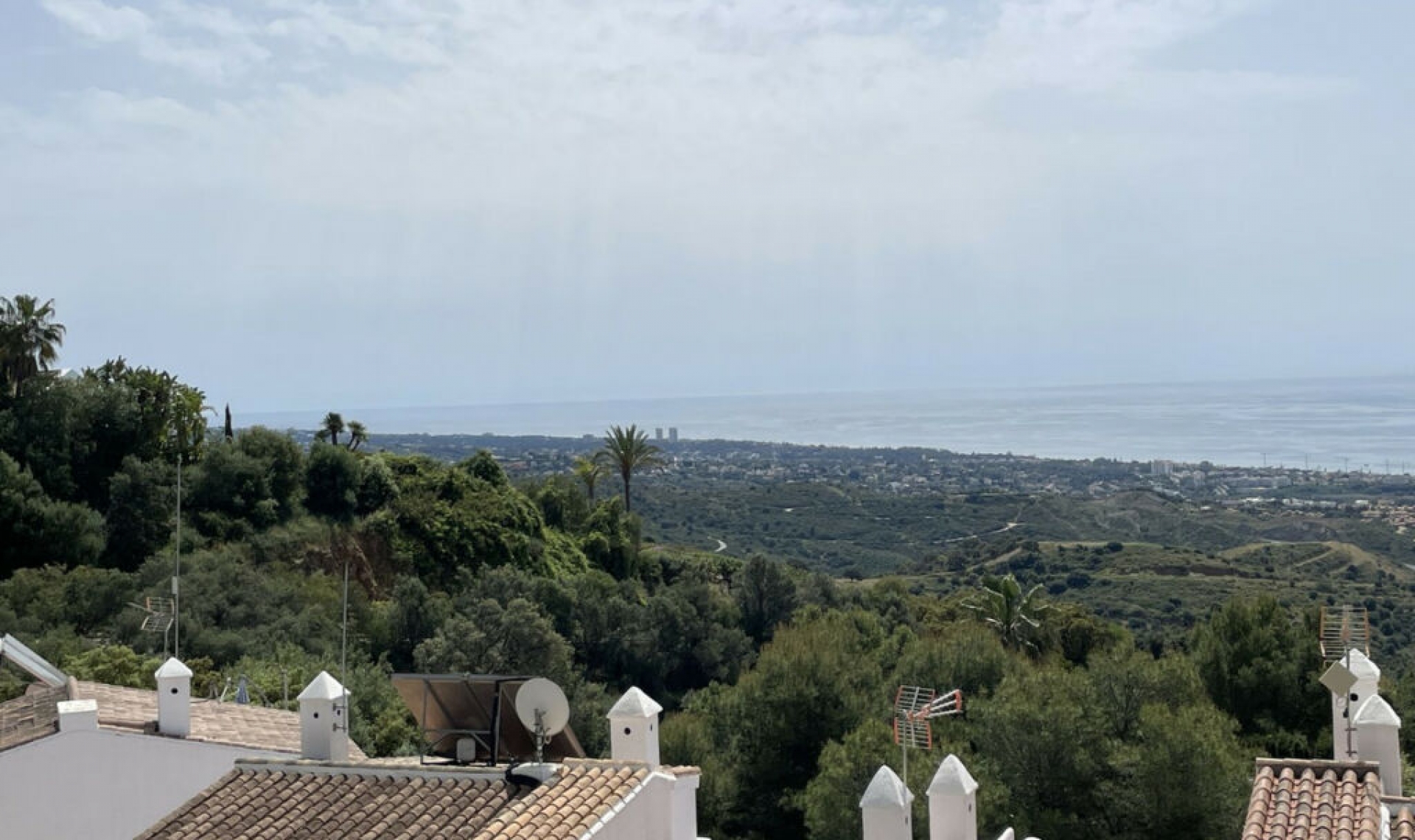 Resale - House -
Altos de los Monteros