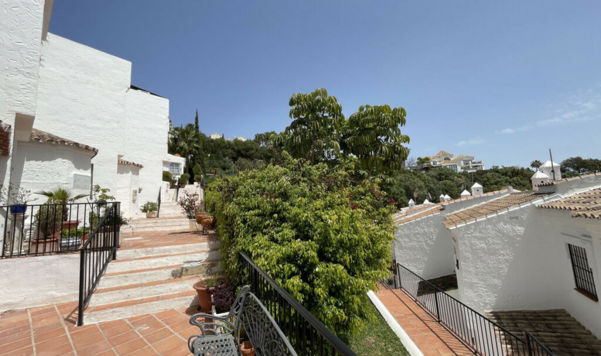 Resale - House -
Altos de los Monteros