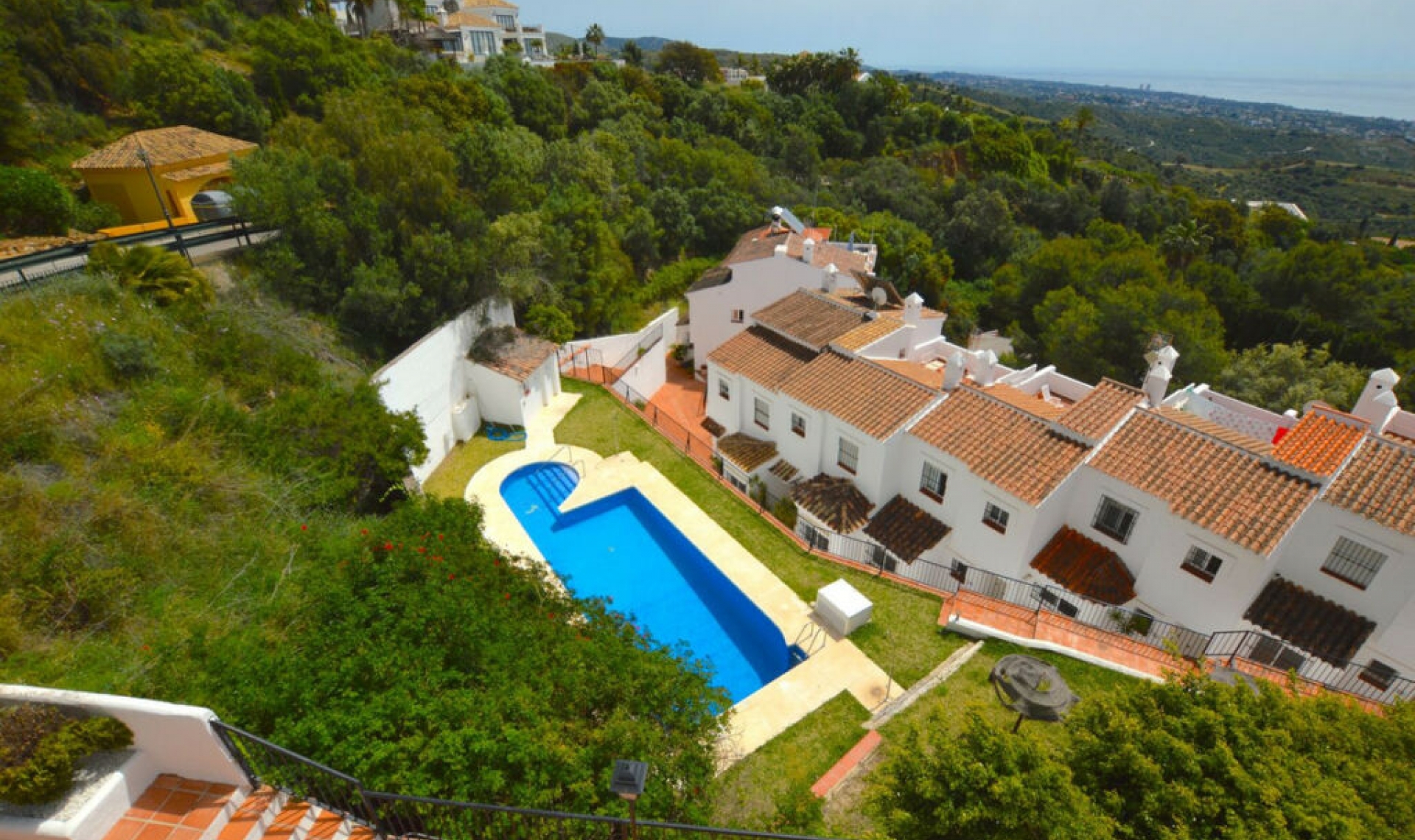 Resale - House -
Altos de los Monteros