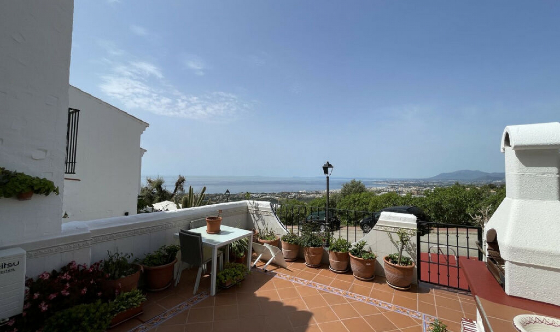 Resale - House -
Altos de los Monteros