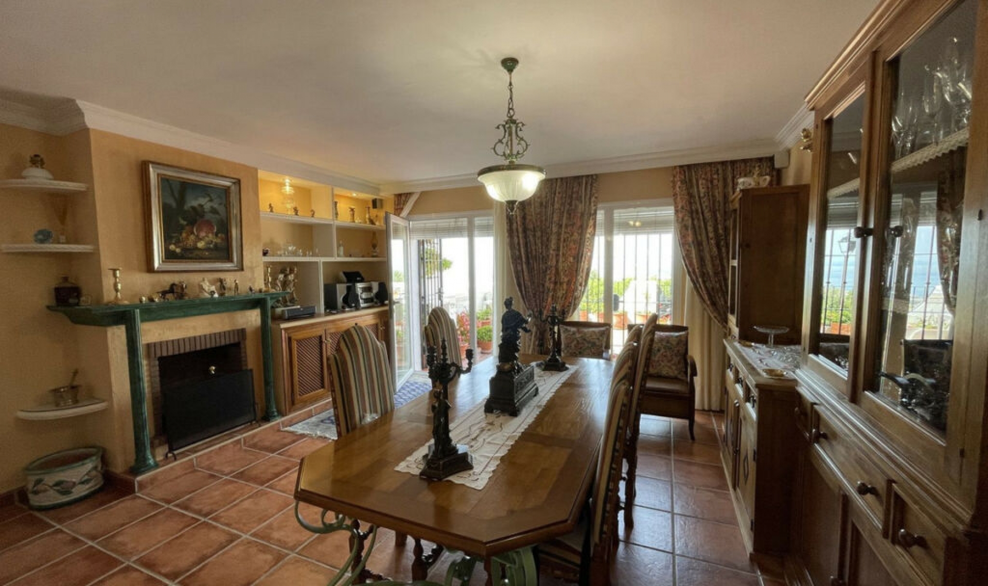 Resale - House -
Altos de los Monteros