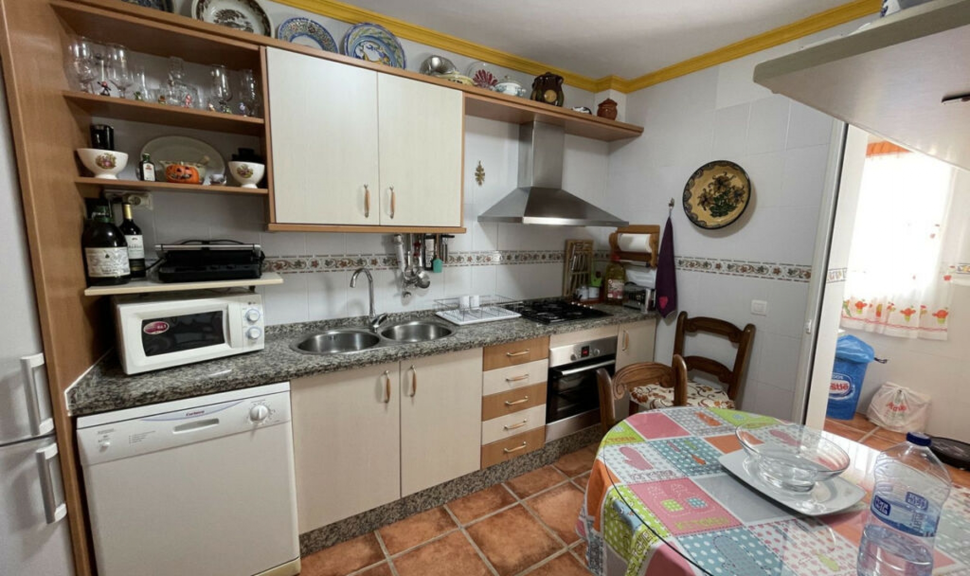 Resale - House -
Altos de los Monteros