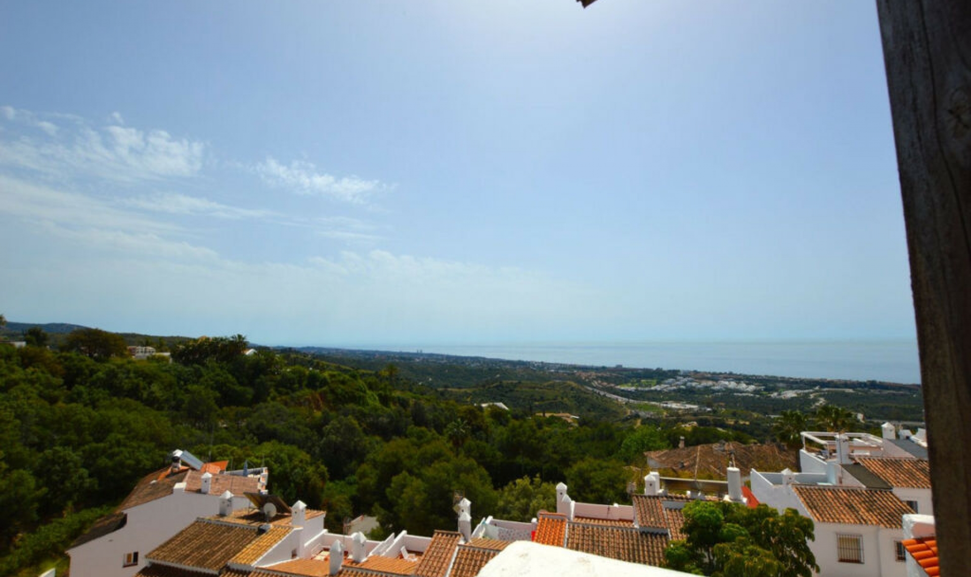 Resale - House -
Altos de los Monteros