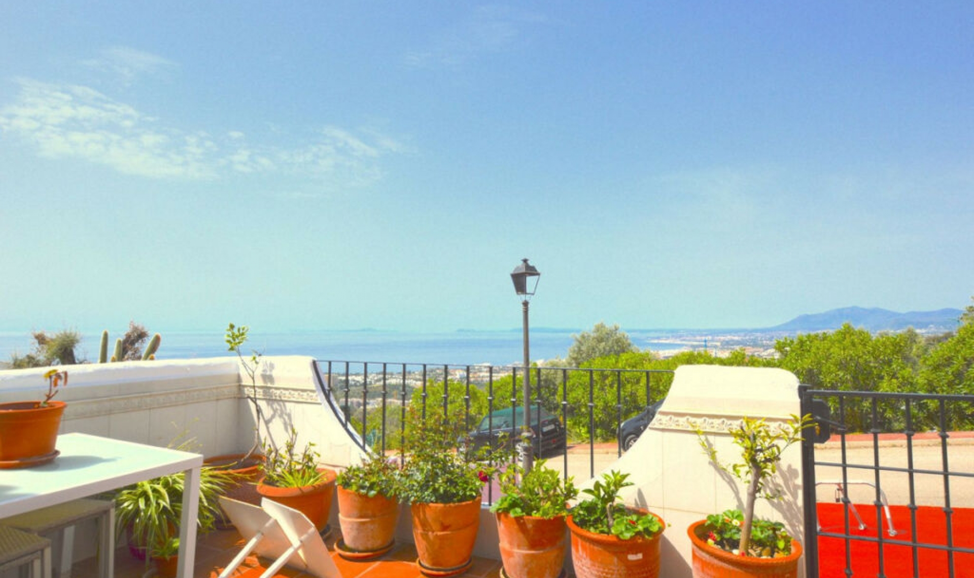 Resale - House -
Altos de los Monteros