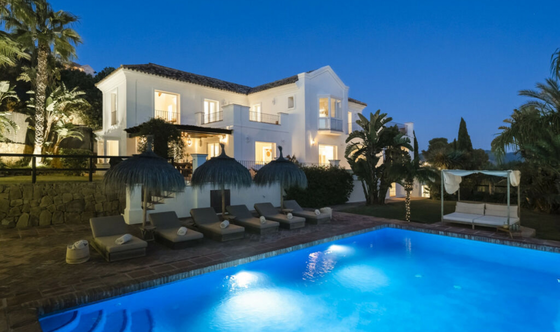 Resale - House -
Altos de los Monteros