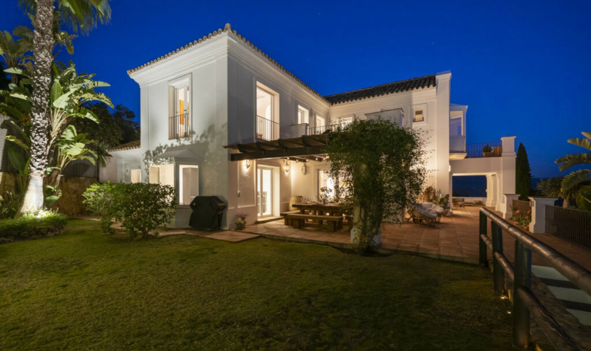 Resale - House -
Altos de los Monteros