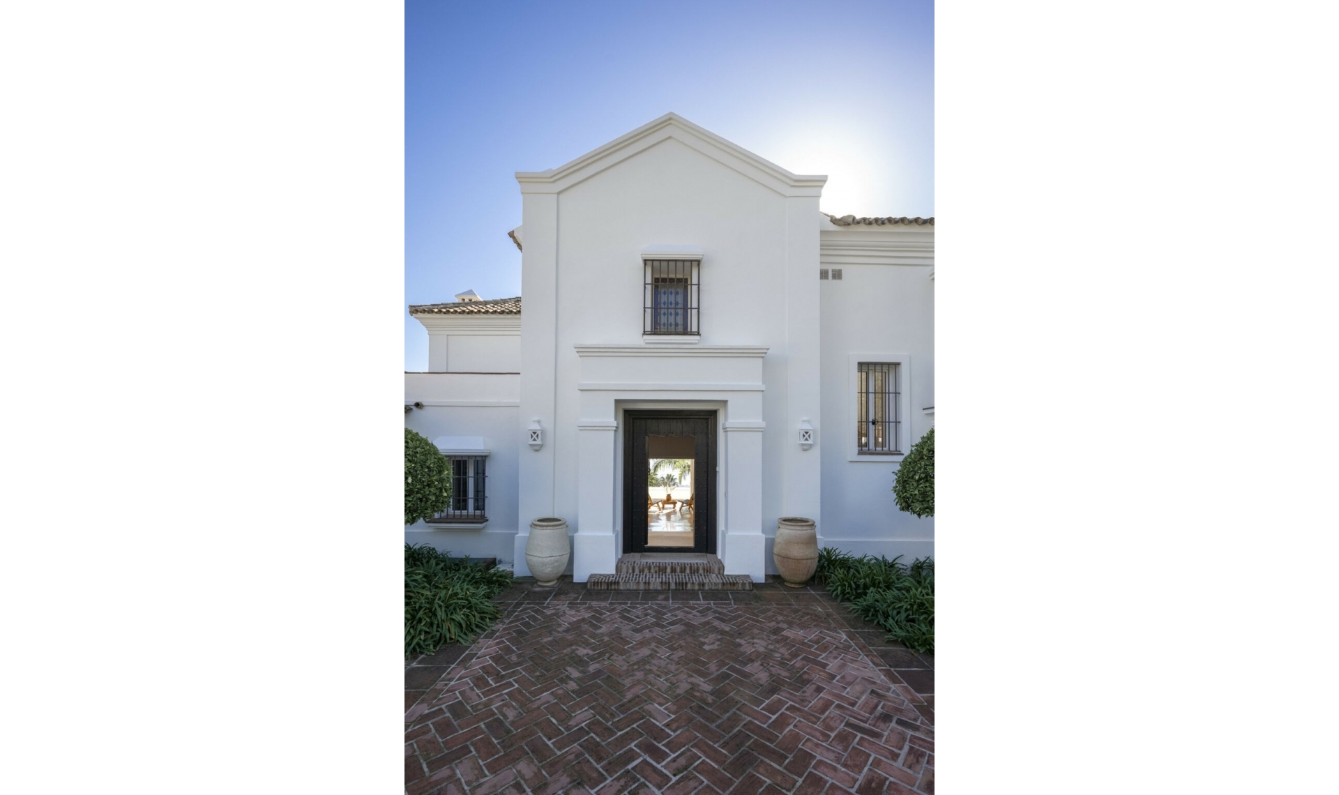 Resale - House -
Altos de los Monteros