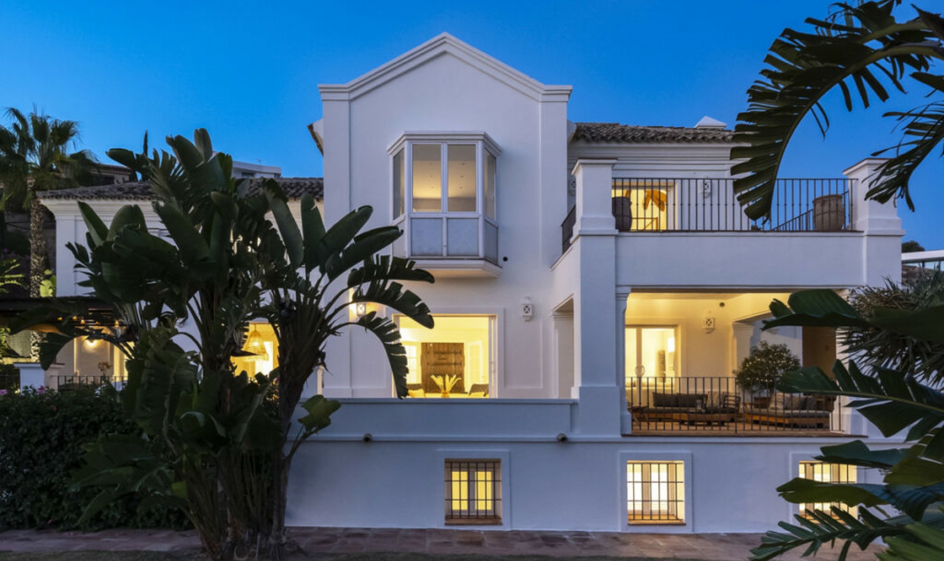 Resale - House -
Altos de los Monteros