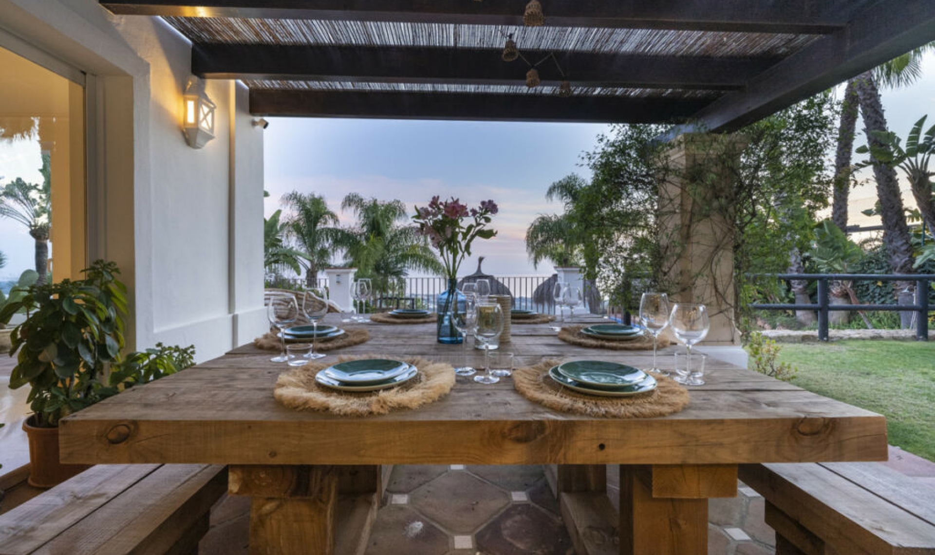 Resale - House -
Altos de los Monteros