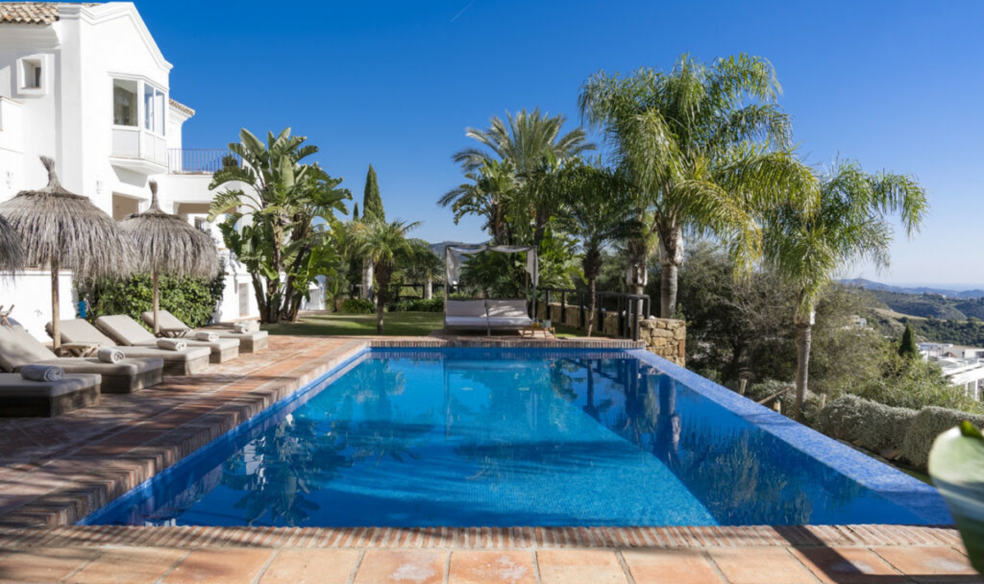 Resale - House -
Altos de los Monteros