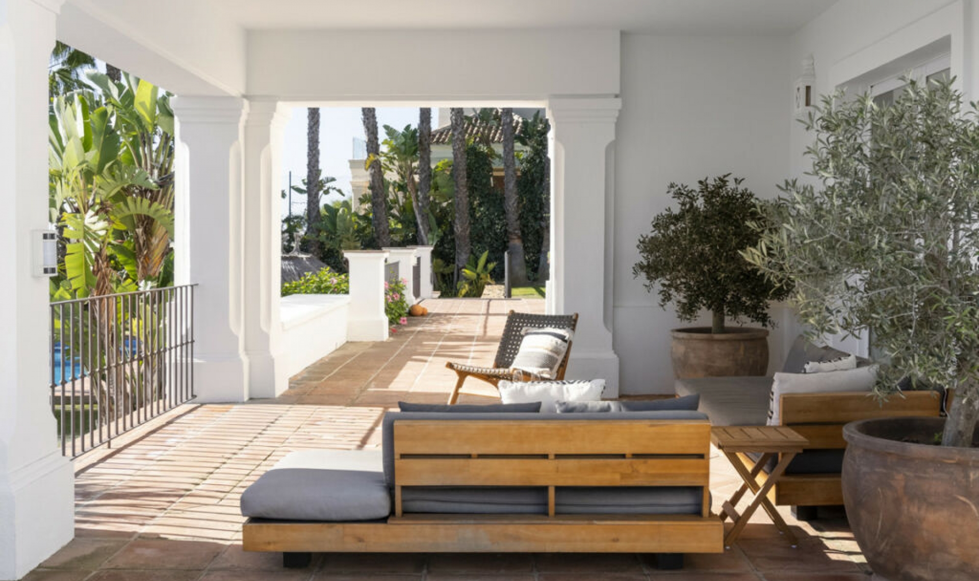 Resale - House -
Altos de los Monteros