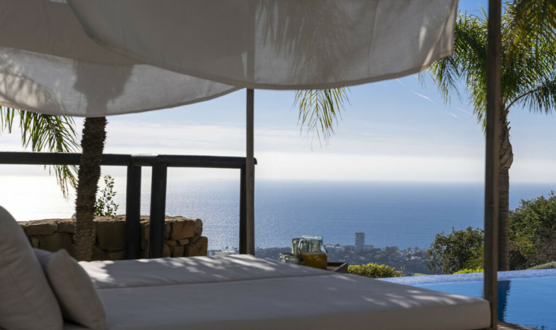 Resale - House -
Altos de los Monteros