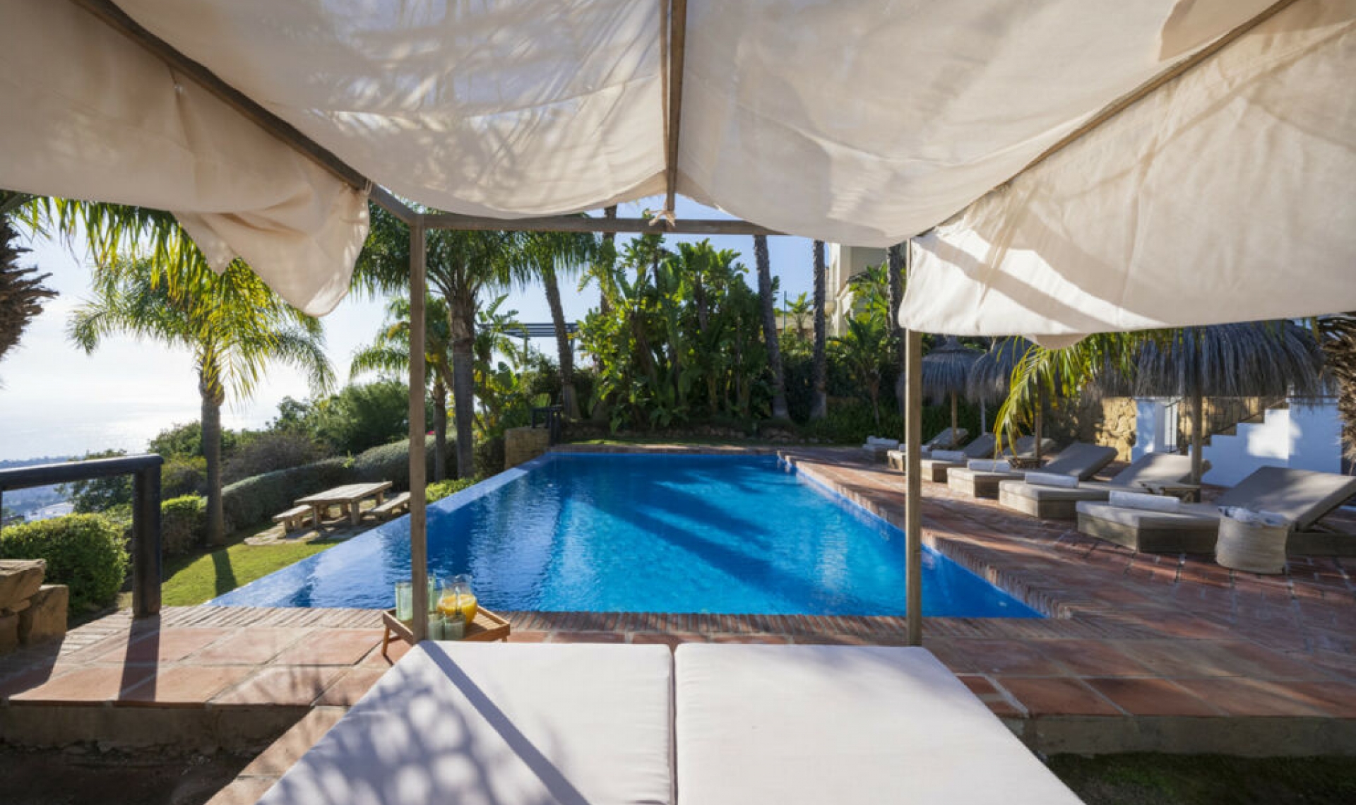 Resale - House -
Altos de los Monteros