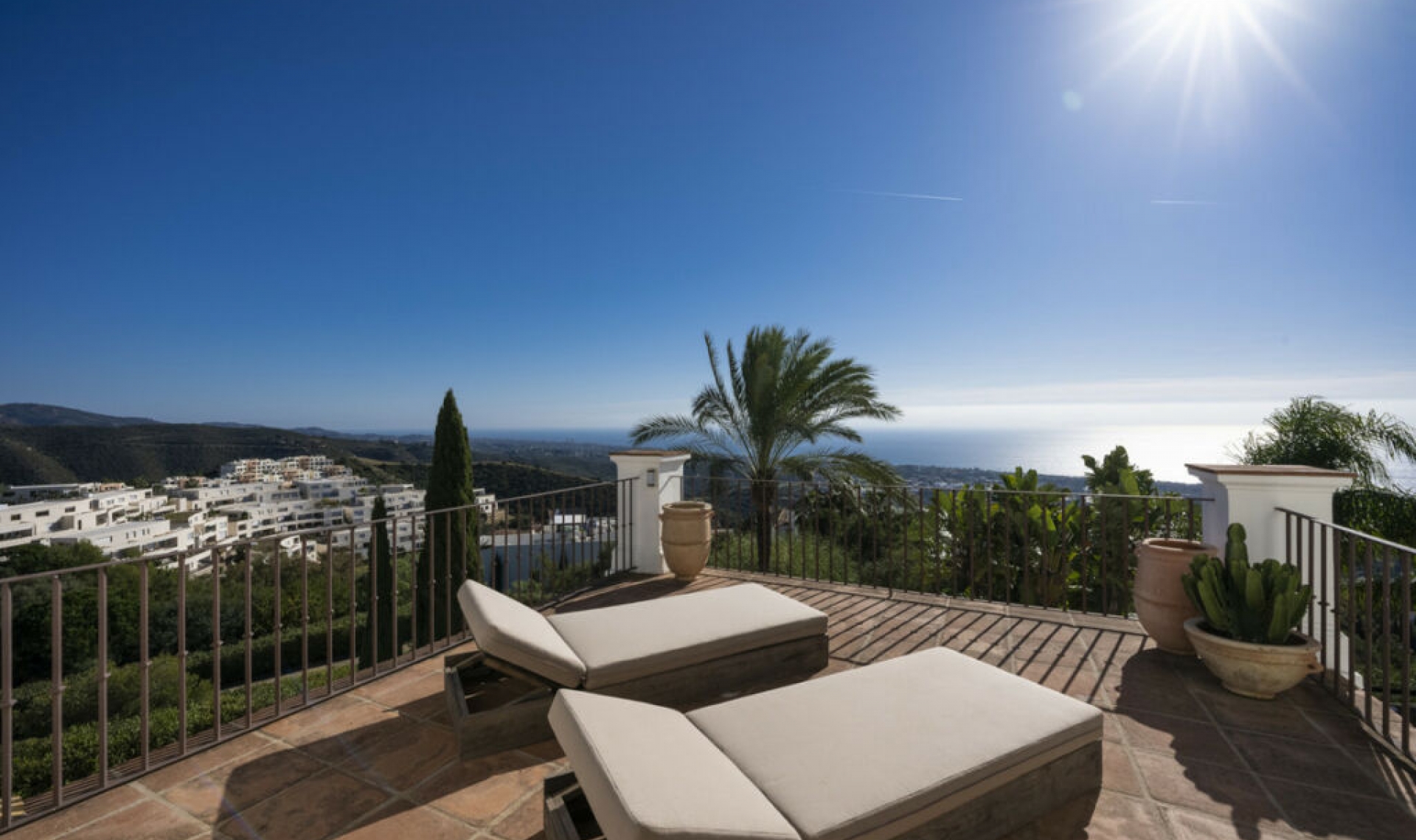 Resale - House -
Altos de los Monteros