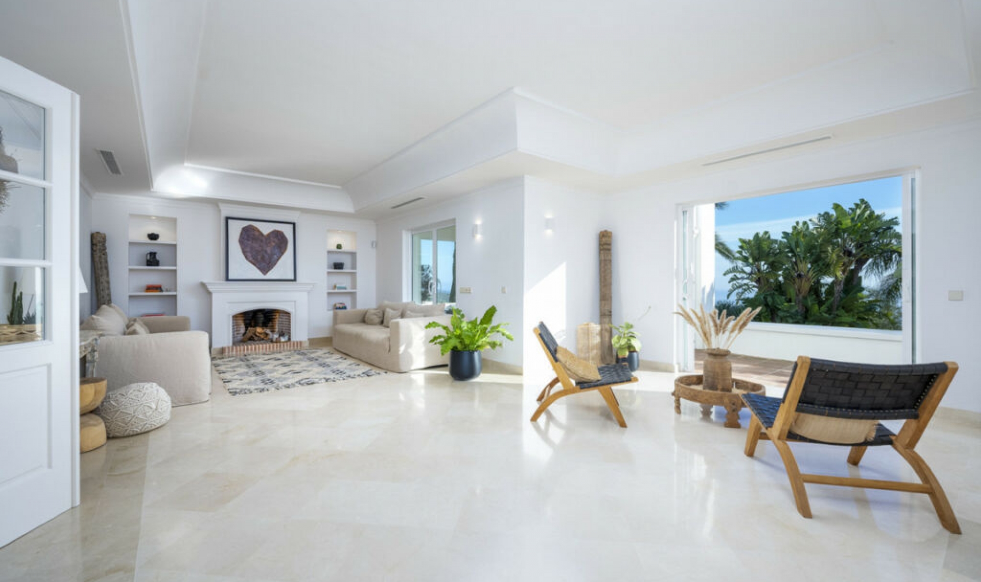 Resale - House -
Altos de los Monteros