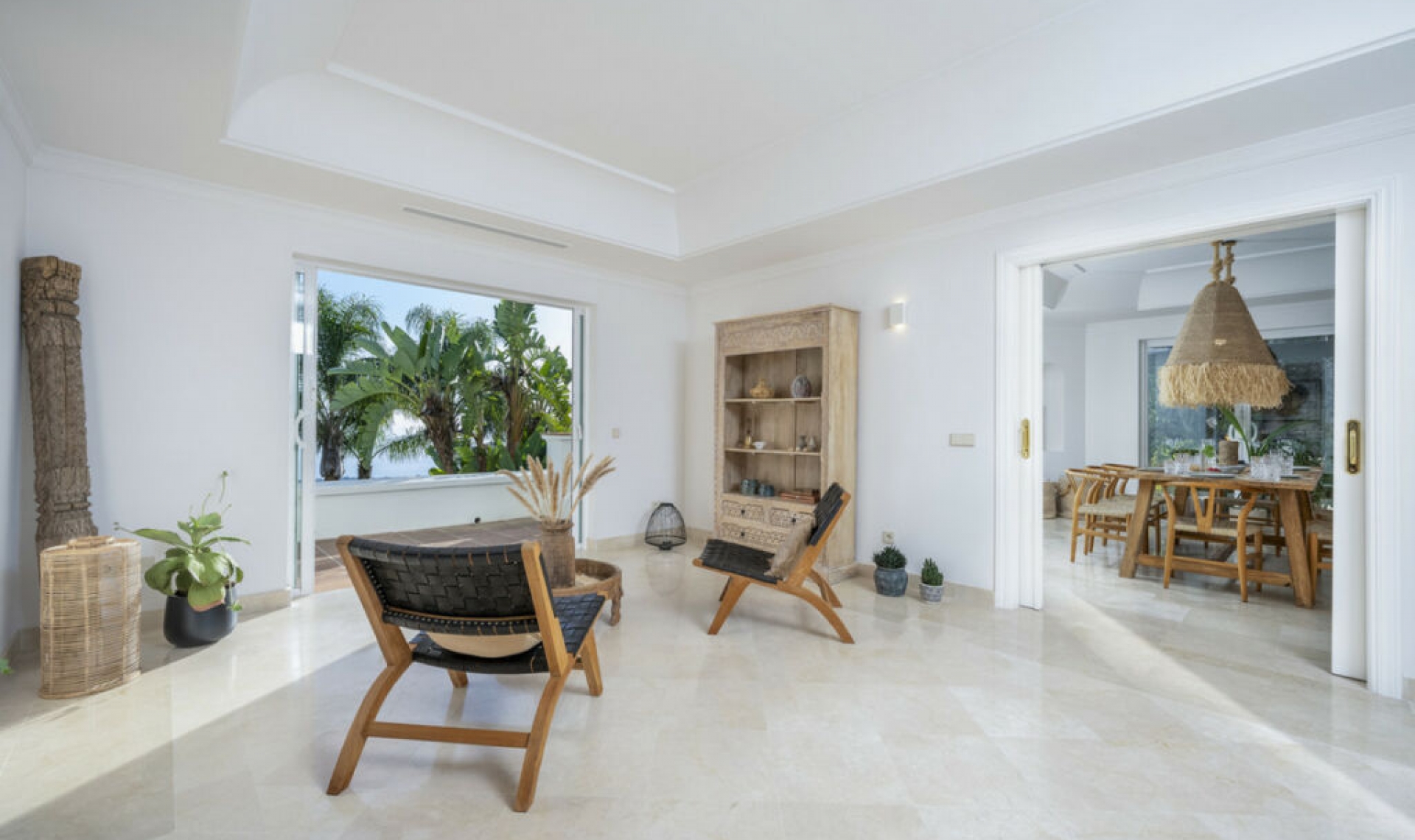 Resale - House -
Altos de los Monteros