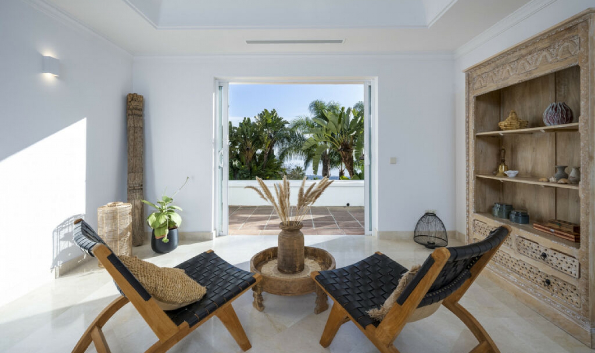 Resale - House -
Altos de los Monteros