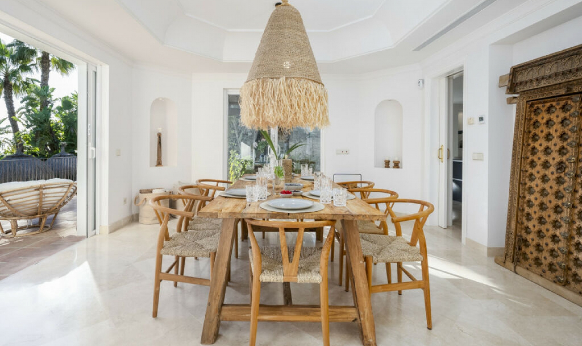 Resale - House -
Altos de los Monteros