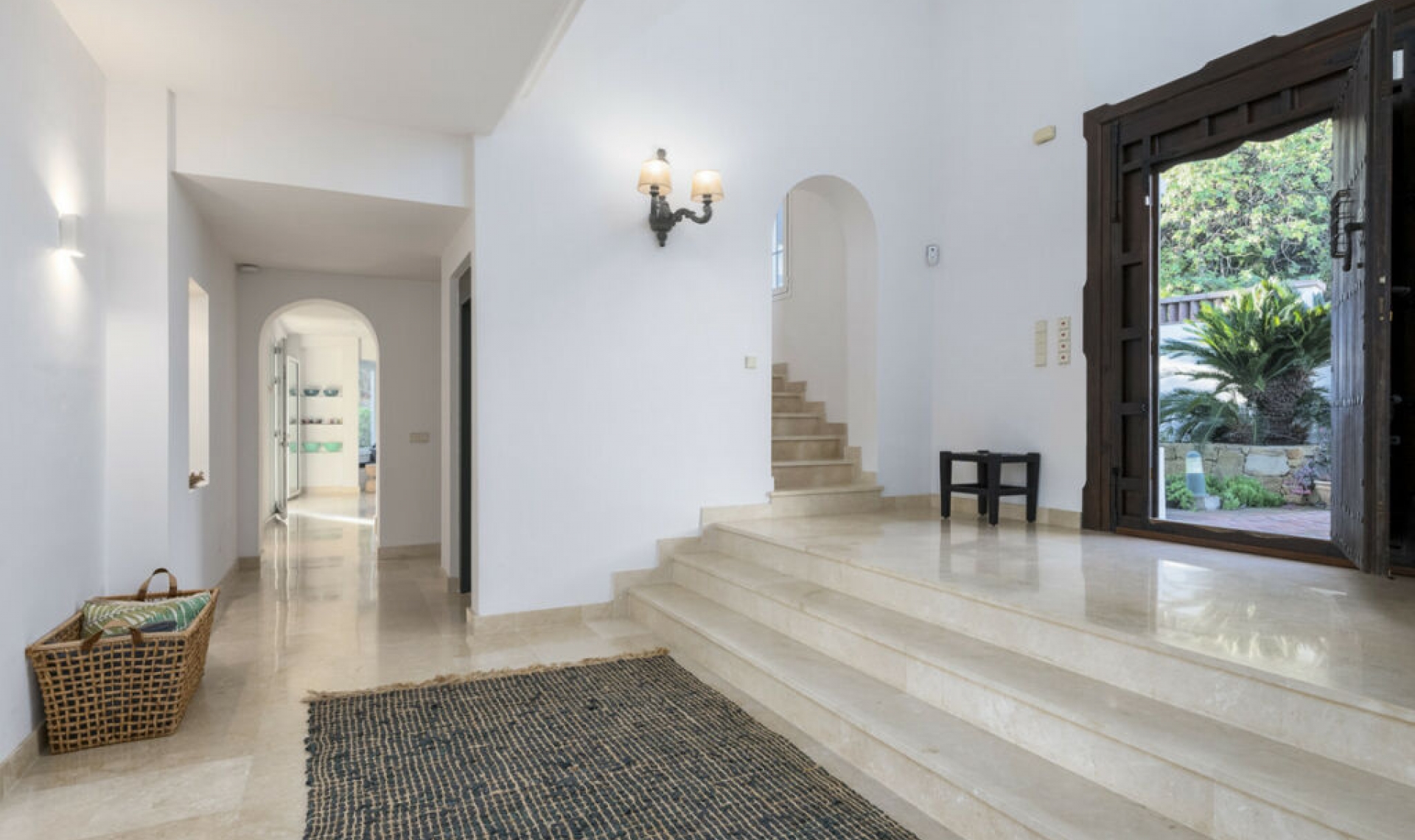 Resale - House -
Altos de los Monteros