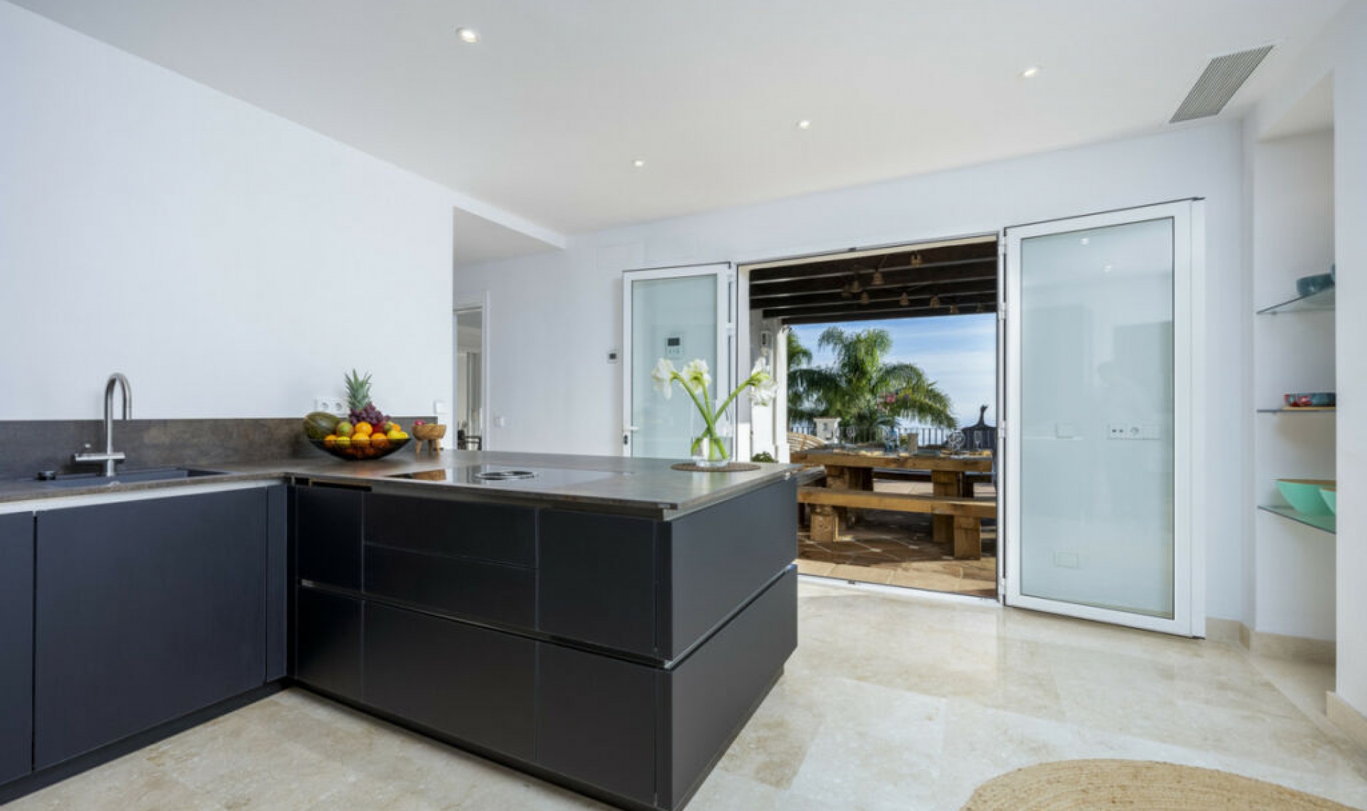 Resale - House -
Altos de los Monteros