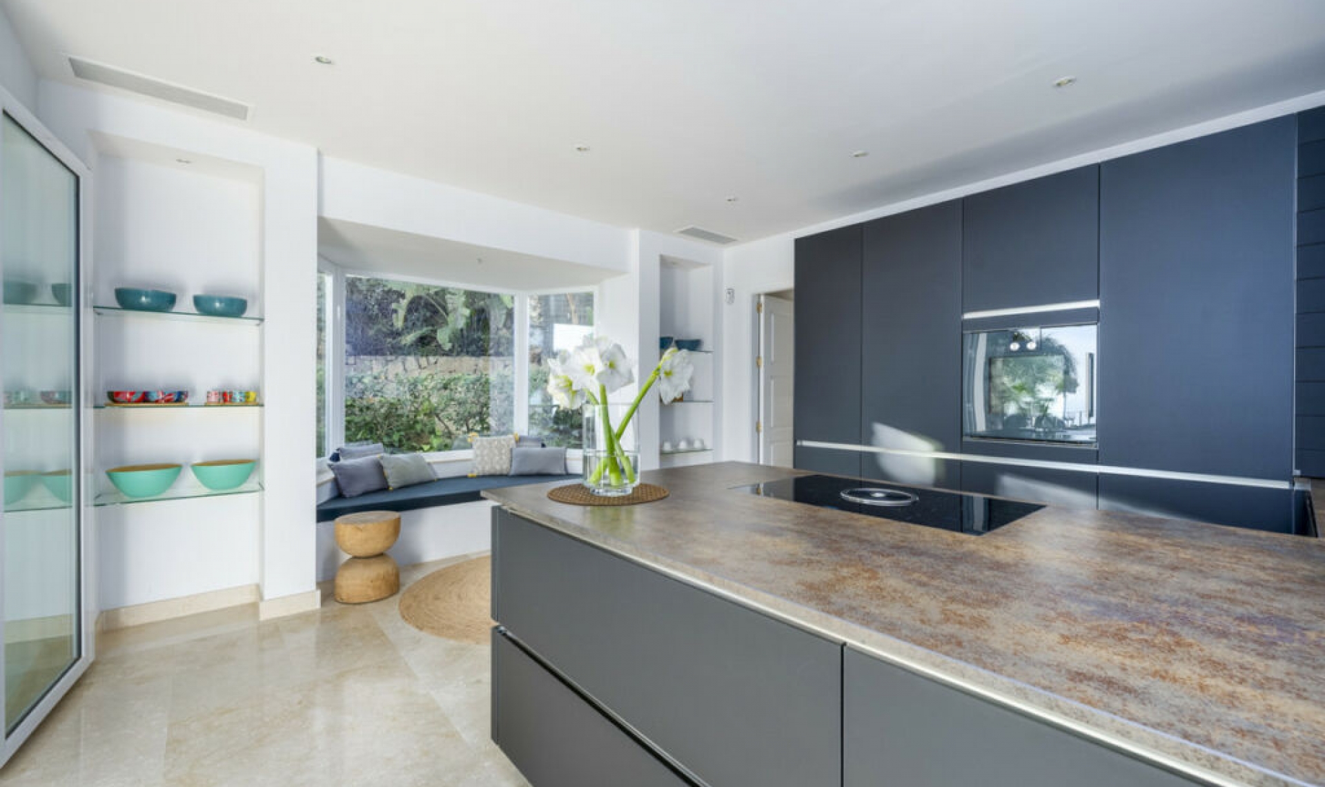 Resale - House -
Altos de los Monteros