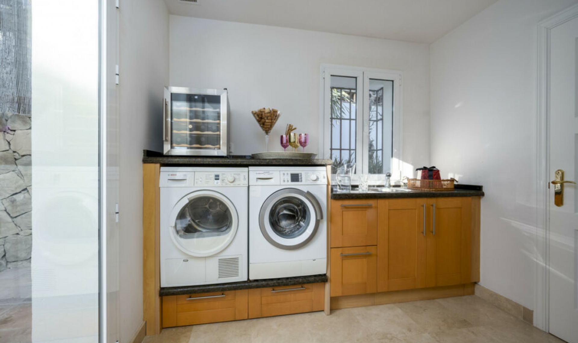 Resale - House -
Altos de los Monteros