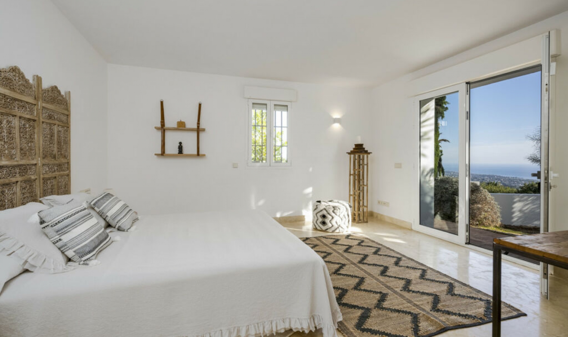 Resale - House -
Altos de los Monteros