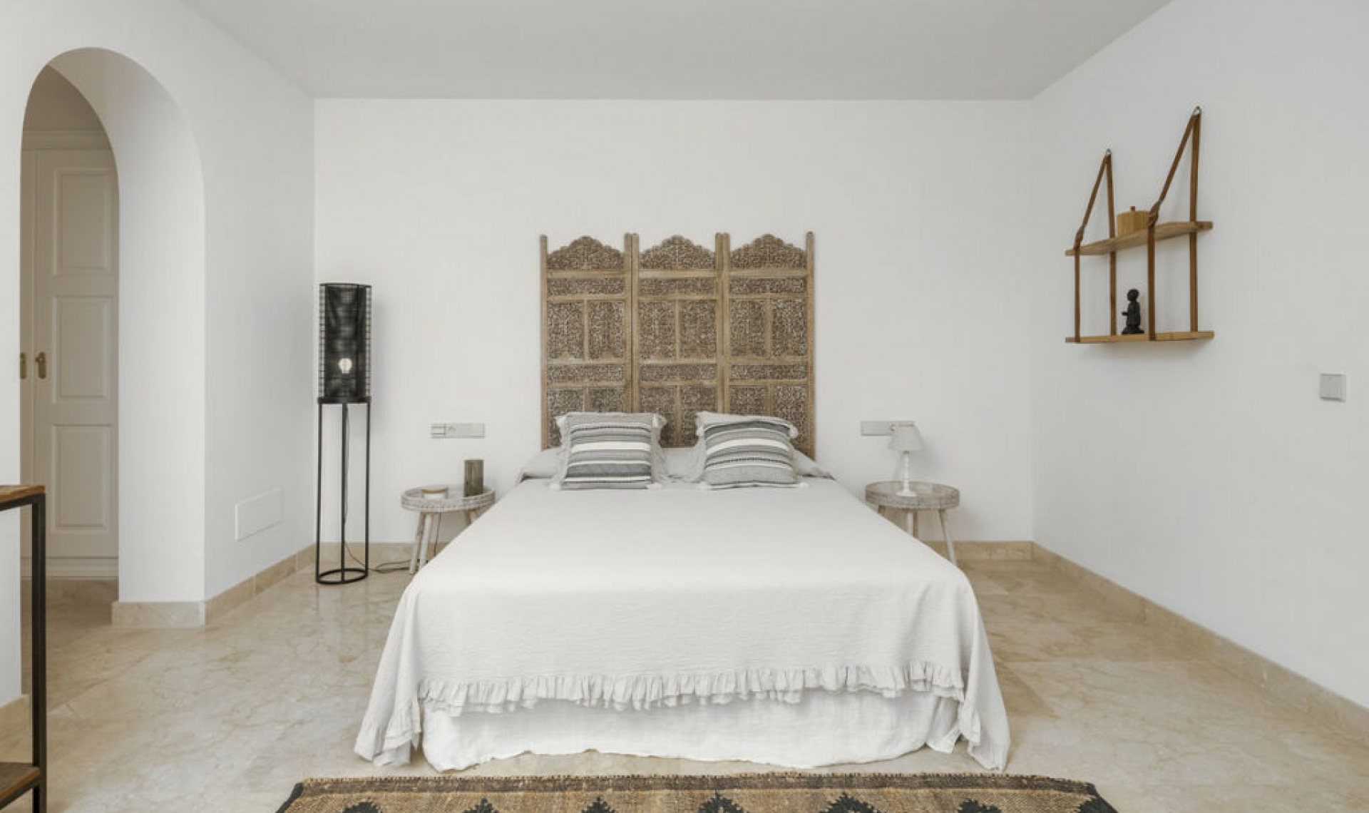 Resale - House -
Altos de los Monteros