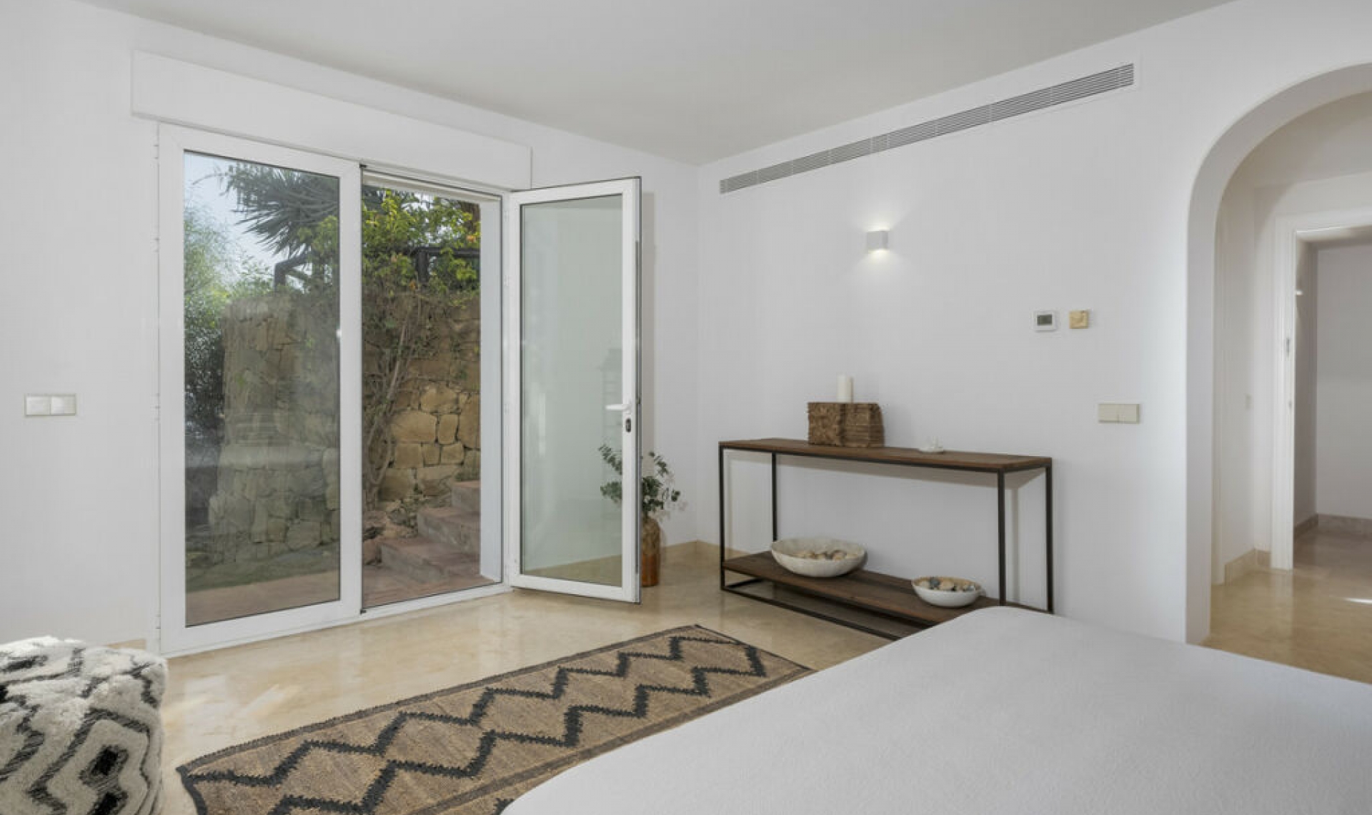 Resale - House -
Altos de los Monteros