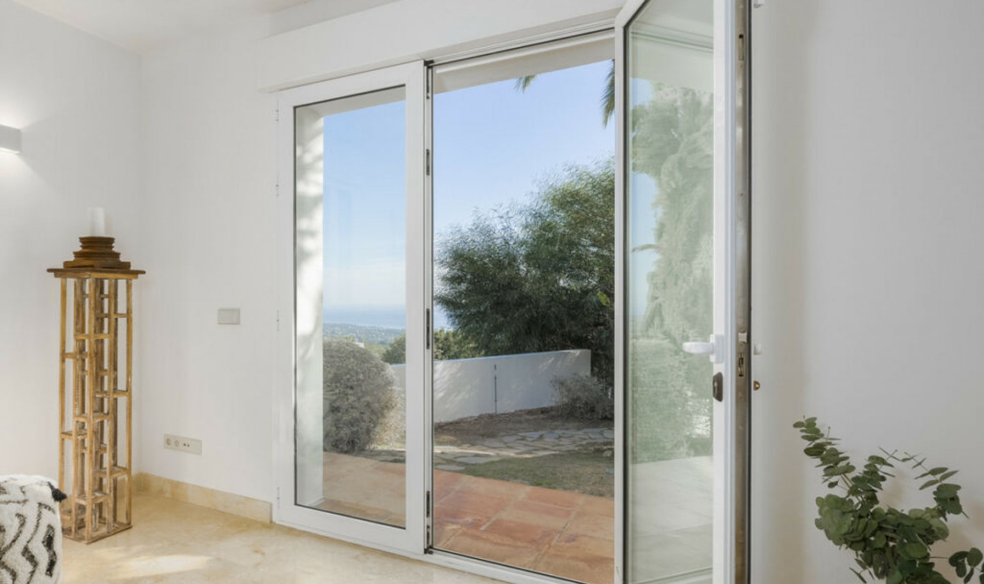 Resale - House -
Altos de los Monteros