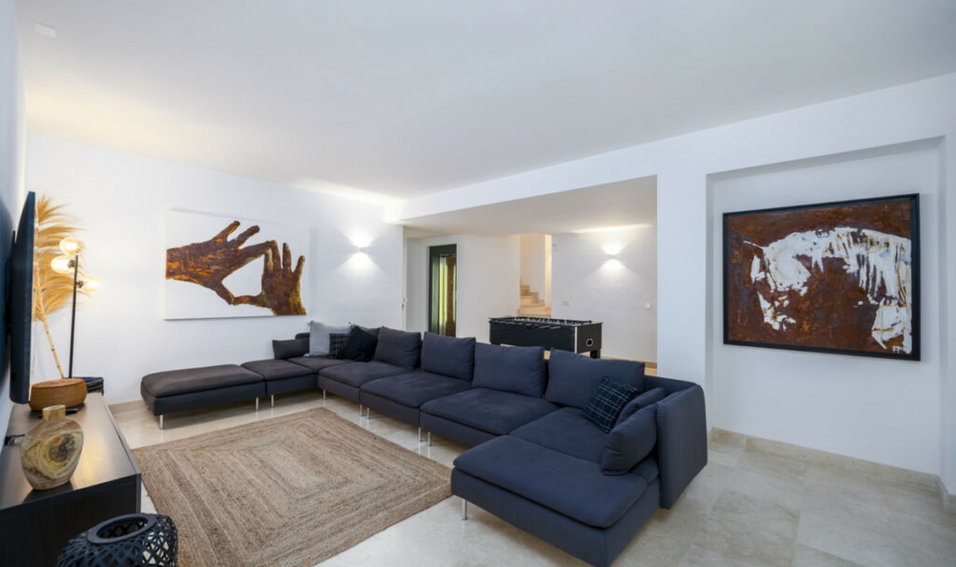 Resale - House -
Altos de los Monteros